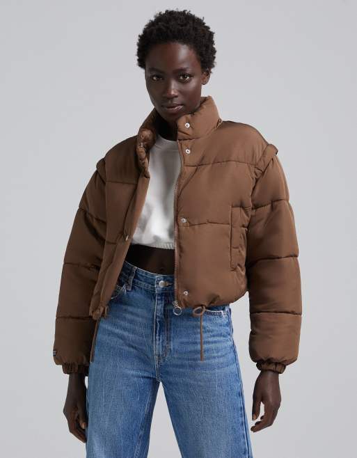 Bershka – Wattierte Jacke in Braun mit kurzem Schnitt