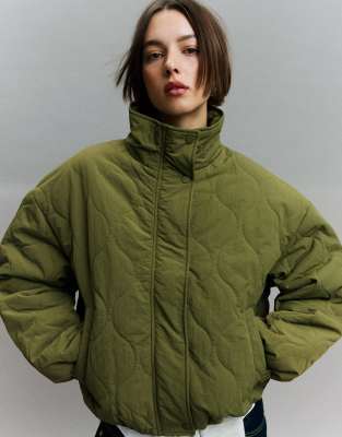 Bershka - Wattierte Jacke in Khaki-Grün