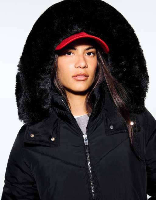Bershka wattierte Jacke mit faux-fur-Kapuze in Schwarz, 2 von 5