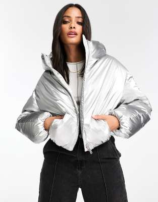 Bershka - Wattierte Oversize-Jacke in Metallic-Silber