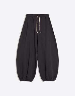 Bershka - Weiche Ballonhose in verwaschenem Grau