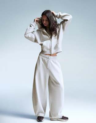 Bershka - Weiche Barrel-Hose in Hellgrau