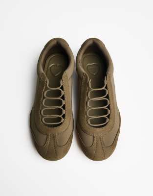 Bershka - Weiche Sneaker in Khaki-Grün