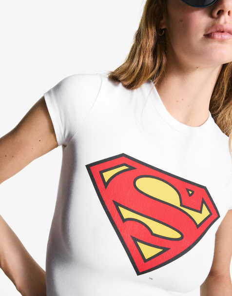 Bershka – Weiches, kurzärmliges T-Shirt in Weiß mit Superman-Logo - view 1
