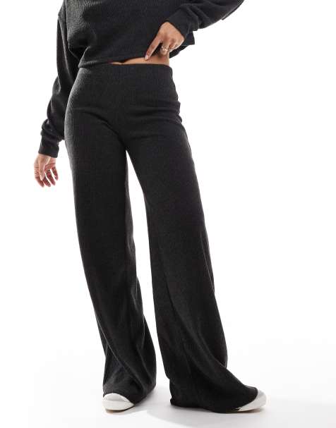 Bershka – Weiches Set in Dunkelgrau aus hochgeschlossenem Oberteil und Hose - view 1
