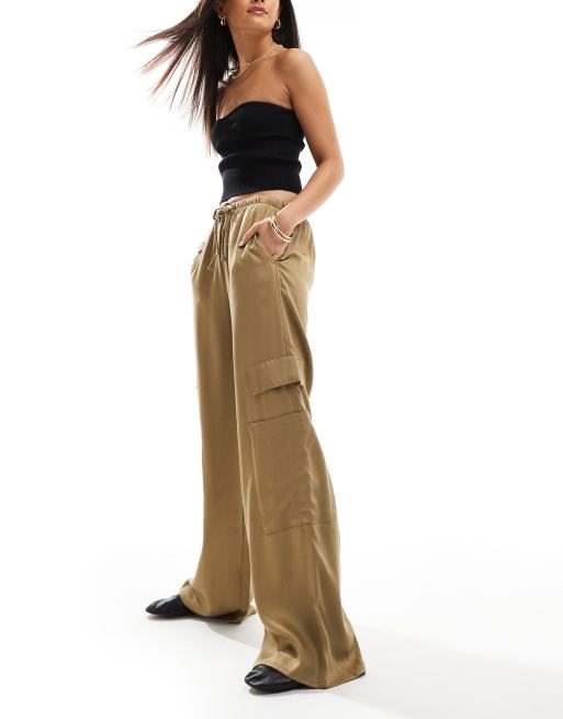 Bershka – Weit geschnittene Utility-Hose in Khaki mit Kordelzugbund, 5 von 5