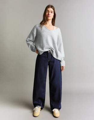 Bershka - Weite Barrel-Leg-Jeans in Blau mit niedrigem Bund-Marineblau