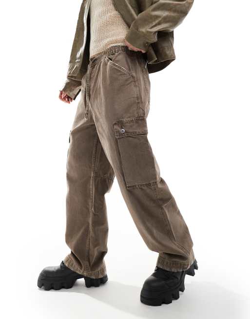 Bershka – Weite Cargohose in Braun