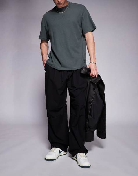Bershka – Weite Fallschirmhose in Schwarz - view 1