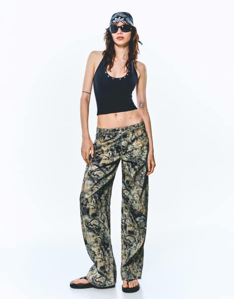 Bershka – Weite Hose in Schwarz mit Print - view 1