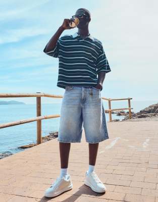 Weite Jeans-Bermudashorts in Mittelblau Blau 44
