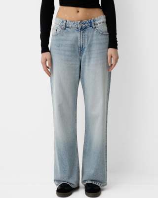 Bershka - Weite Jeans in Hellblau