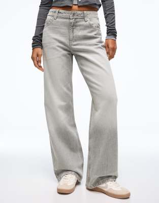 Bershka - Weite Jeans in Hellgrau