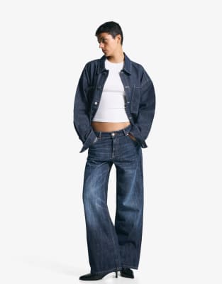Bershka - Weite Jeans in Jeansblau