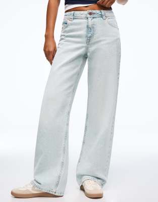 Bershka - Weite Jeans in Mittelblau