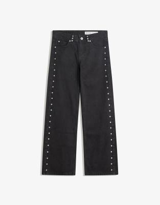 Bershka - Weite Jeans in Schwarz mit Sternen und Nieten