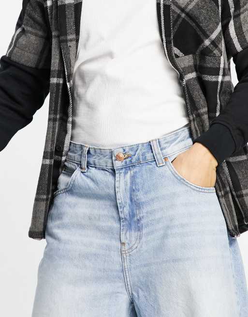 Bershka wide leg balloon fit jeans in mid blue, 3 of 4