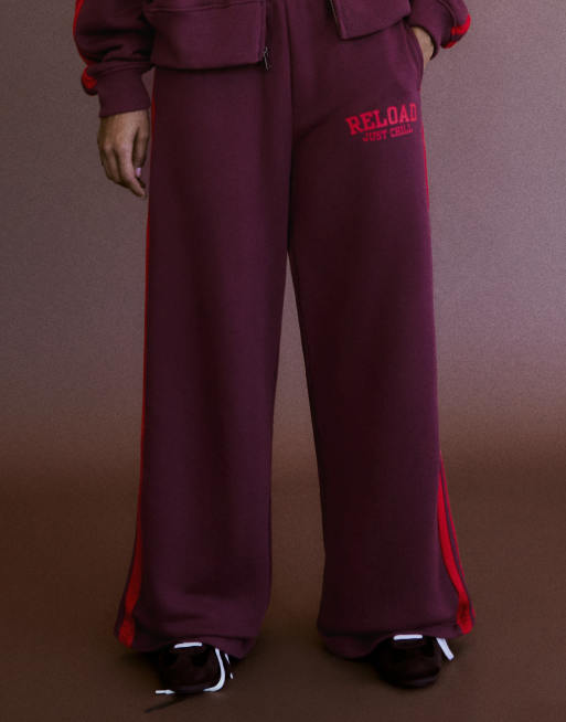Bershka Wide-leg embroidered plush trousers in black, 2 of 5