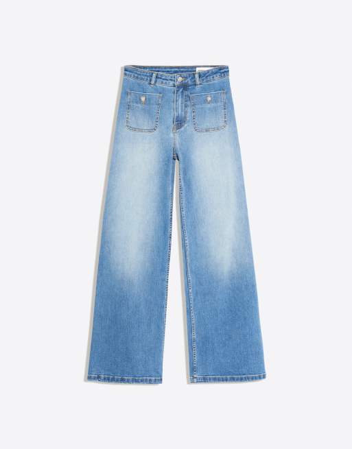 Bershka Wide-Leg-Jeans mit Knopfdetail in Mittelblau, 5 von 5