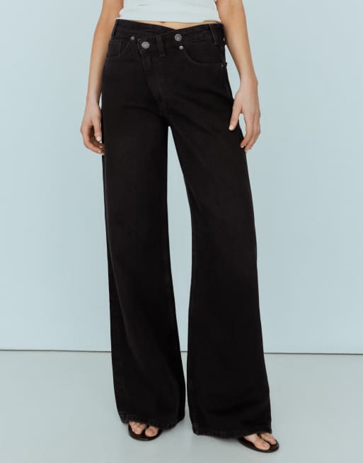 Bershka Wide-Leg-Jeans mit überkreuztem Bund in Schwarz, 4 von 6