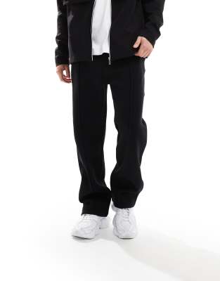 wide leg pintuck sweatpants in black