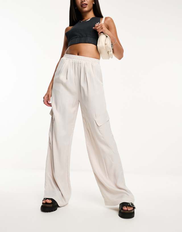 Bershka - wide leg satin cargo trousers in stone