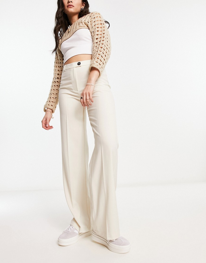 Bershka wide leg slouchy dad tailored trousers in cream-White