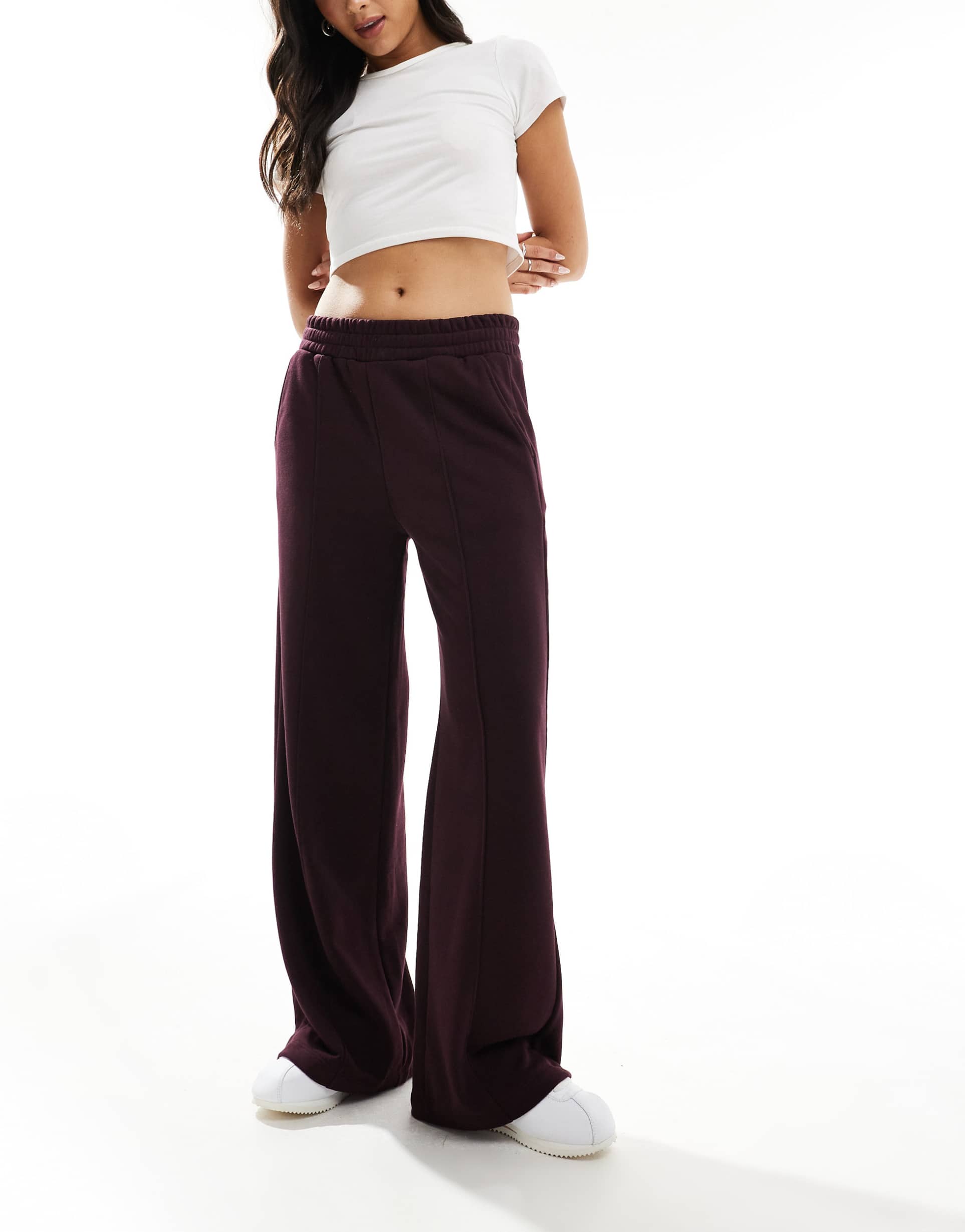 bershka wide leg sweatpants in burgundy