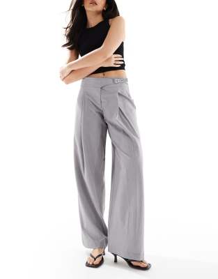 wide leg tailored pants with belt detail in light gray