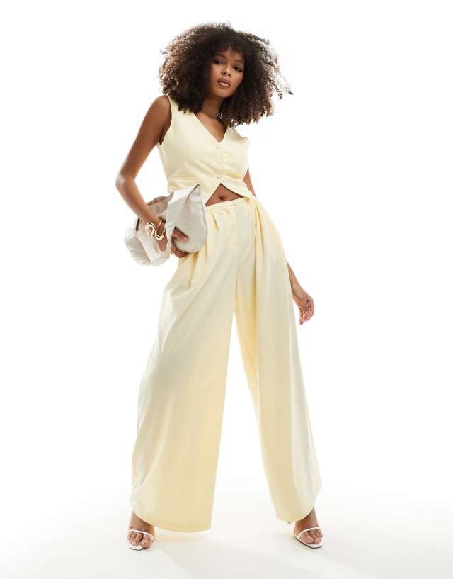 Bershka - wide leg tailored trousers co-ord in butter