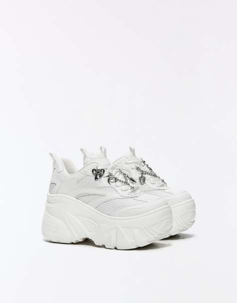 Bershka XL platform sneakers med vedhæng i hvid - view 1