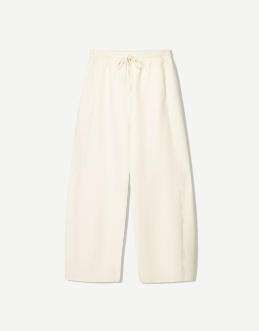 Bershka - Zachte broek met wijde ronde pijpen in wit