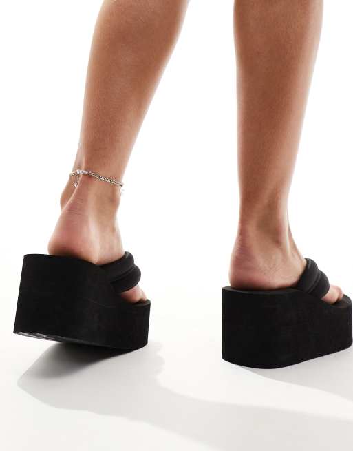 Bershka – Zehenstegsandalen in Schwarz mit flacher Plateau-Sohle, 2 von 4