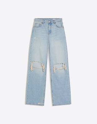 Bershka - Zerrissene Jeans in Hellblau mit hohem Bund und weitem Bein