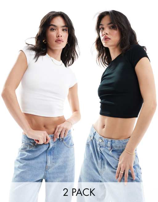 Bershka – Zestaw 2 prążkowanych obcisłych T-shirtów w kolorach czarnym i białym