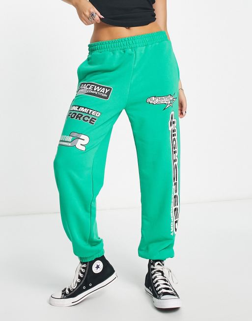 Bershka – Zielone joggersy ze ściągaczami i napisami