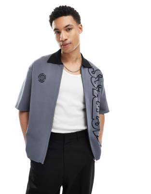 Bershka Bershka zip through knitted shirt with print in grey