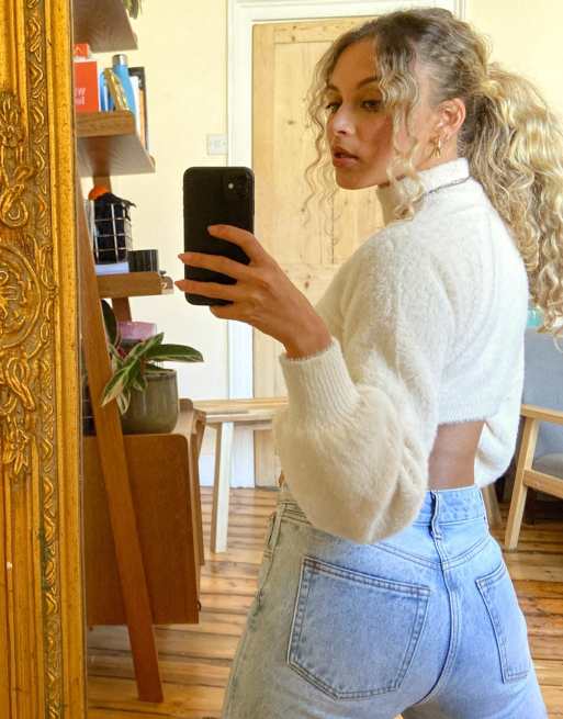 Bershka–Mjuk och fluffig kort topp med polokrage i creme, 2 av 4