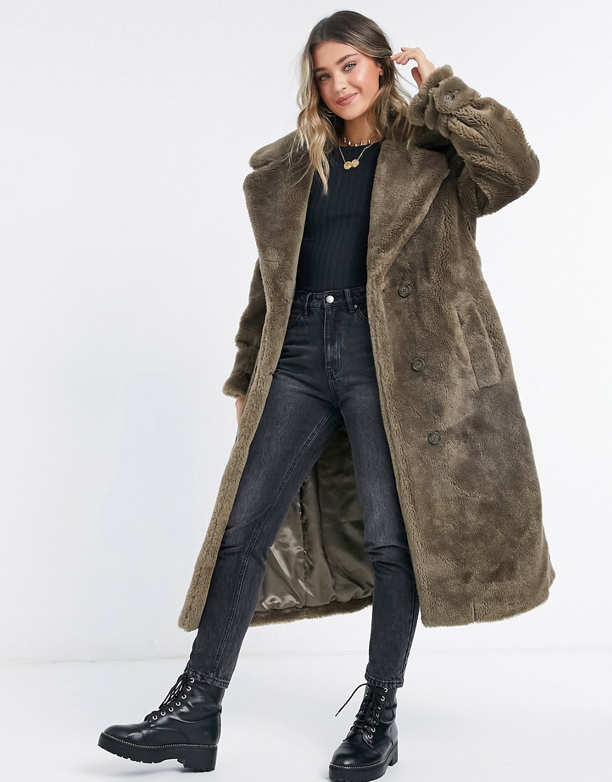 фото Бежевое пальто в стиле oversized из искусственного меха с поясом asos design-коричневый цвет