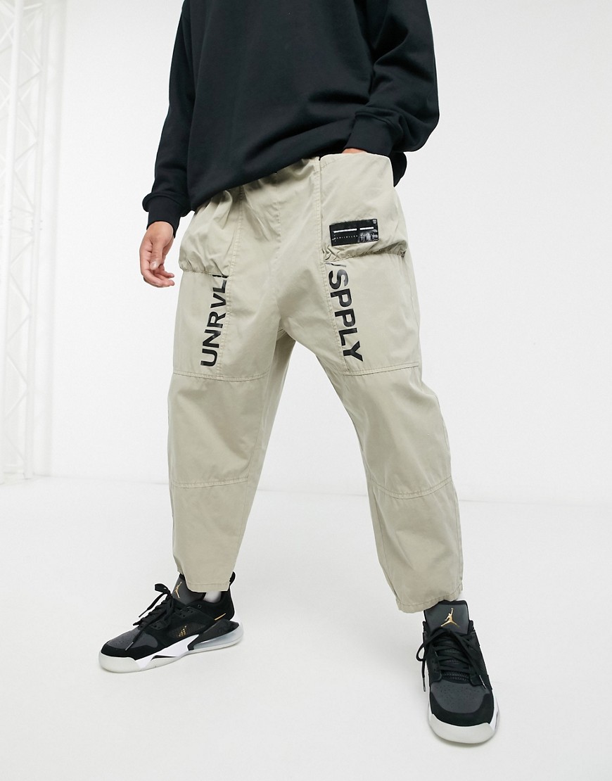 фото Бежевые брюки с заниженным шаговым швом asos unrvlld supply-бежевый