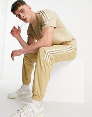 фото Бежевые джоггеры adidas originals adicolor lock up-светло-бежевый цвет
