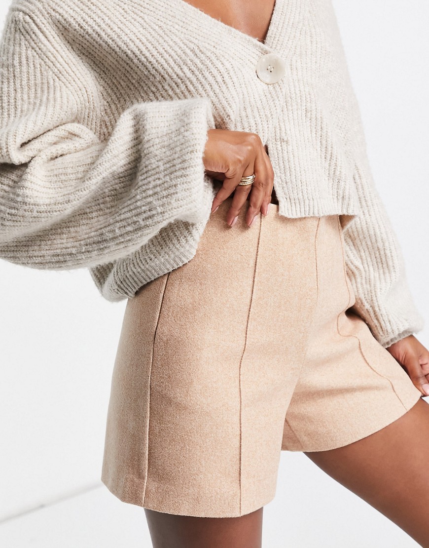 фото Бежевые шорты из материала под шерсть с завышенной талией vero moda frsh-светло-бежевый цвет
