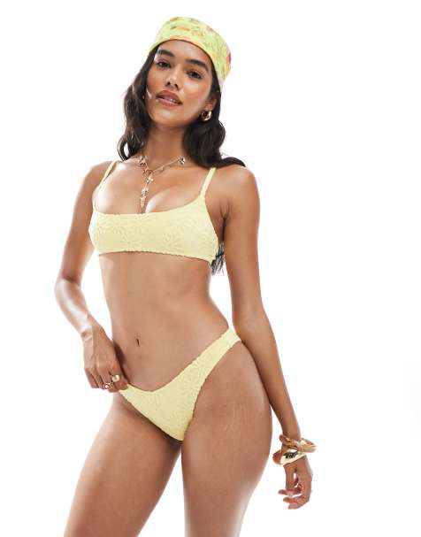 Bikini amarillo con estampado floral de tejido rizado de Miss Selfridge - view 1