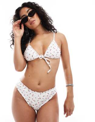 Bikini blanco con detalle de volante y estampado floral de Daisy Street - view 1