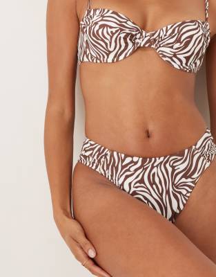 Bikini fruncido con estampado de cebra Love de Abercrombie & Fitch Curve - view 1
