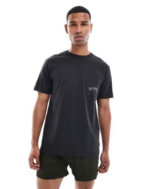 Billabong – Stacked – T-Shirt in verwaschenem Schwarz mit Brusttasche und gebogenem Logo - view 1