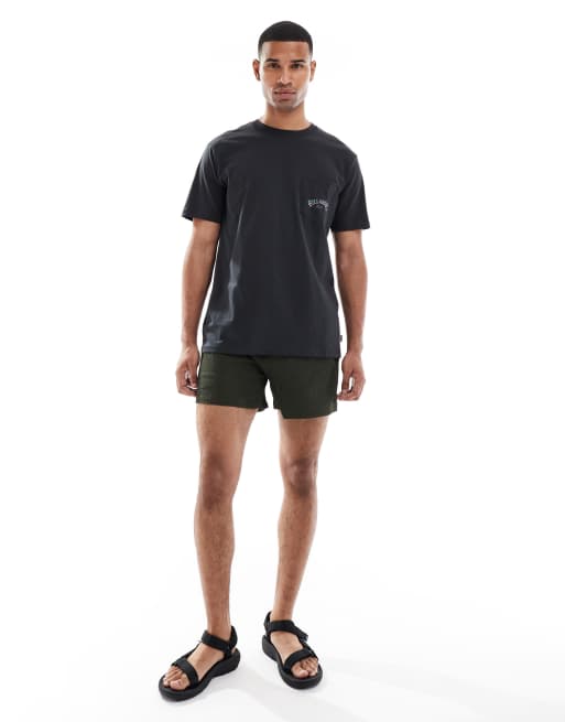 Billabong – Stacked – T-Shirt in verwaschenem Schwarz mit Brusttasche und gebogenem Logo, 2 von 5