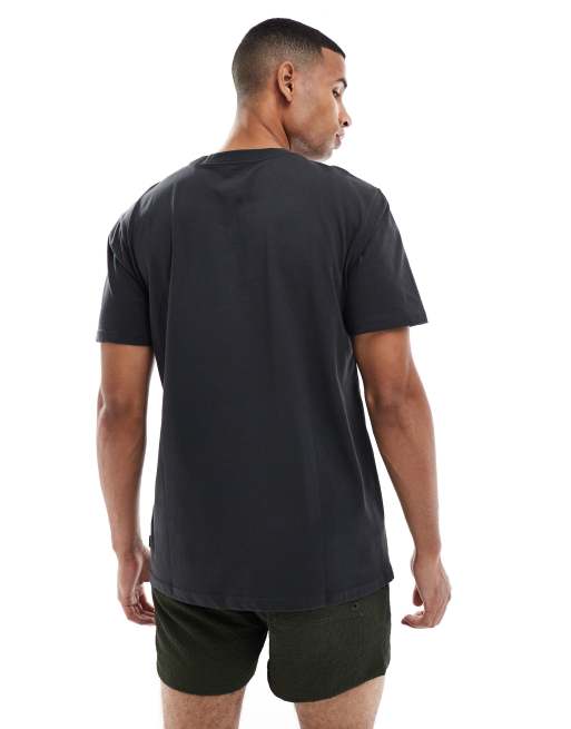 Billabong – Stacked – T-Shirt in verwaschenem Schwarz mit Brusttasche und gebogenem Logo, 4 von 5