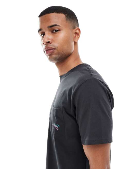 Billabong – Stacked – T-Shirt in verwaschenem Schwarz mit Brusttasche und gebogenem Logo, 5 von 5