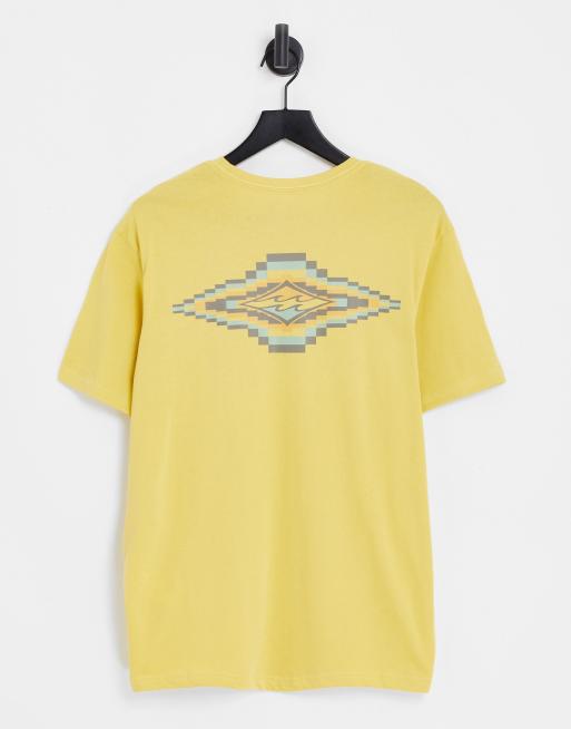 Billabong - T-shirt med print bagpå i gul